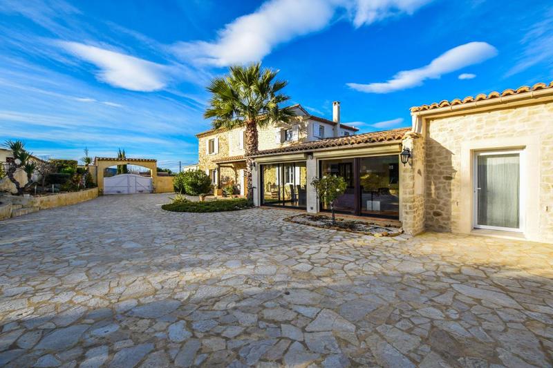 Maison - 183 m² - 6 pièces