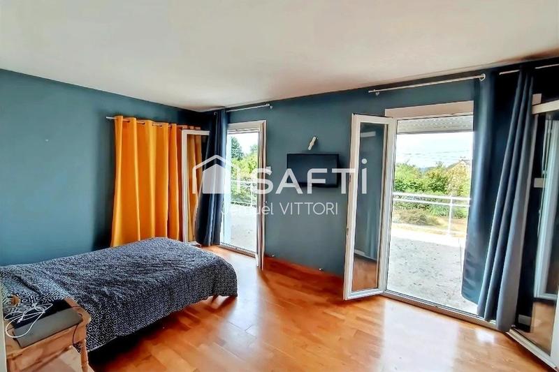 Maison - 190 m² - 8 pièces