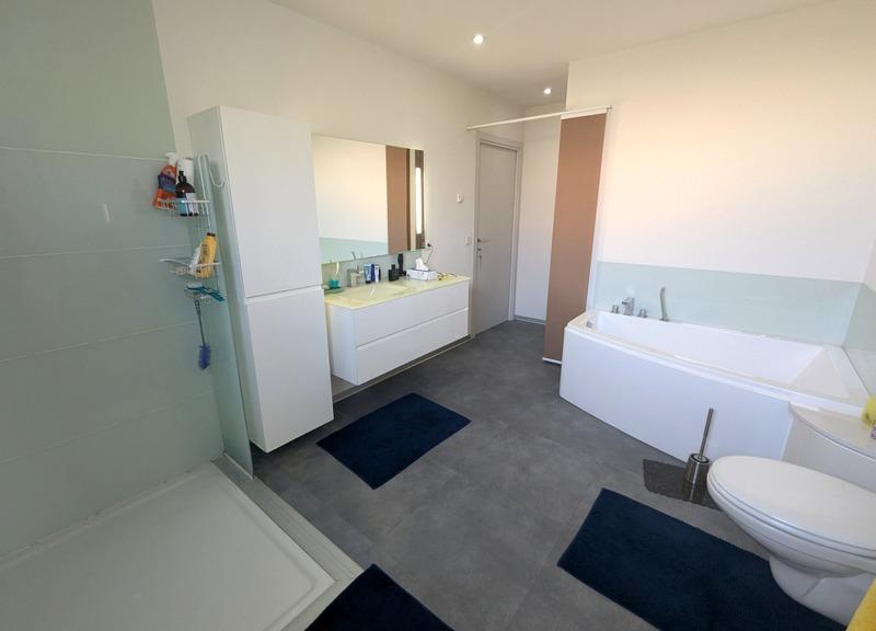 Maison - 200 m² - 7 pièces