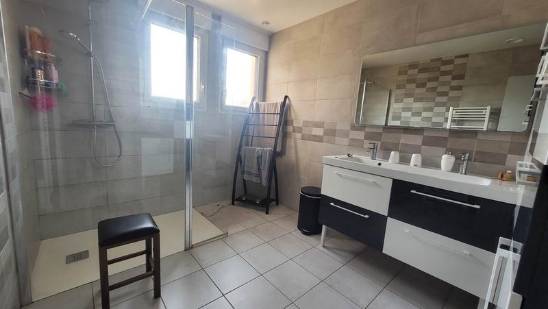 Maison - 176 m² - 9 pièces