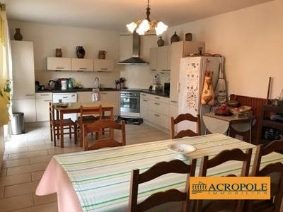 Maison - 182 m² - 10 pièces