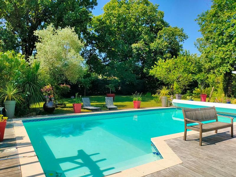 Maison - 208 m² - 8 pièces