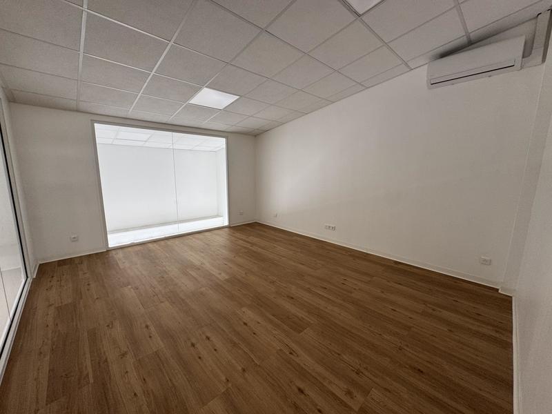 Bureau - 128 m² - 7 pièces