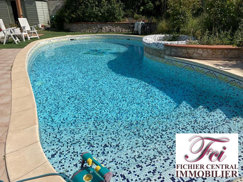 Maison - 212 m² - 6 pièces