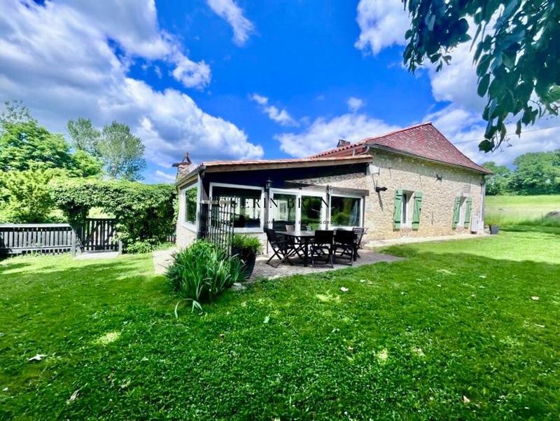 Propriété - 180 m² - 11 pièces