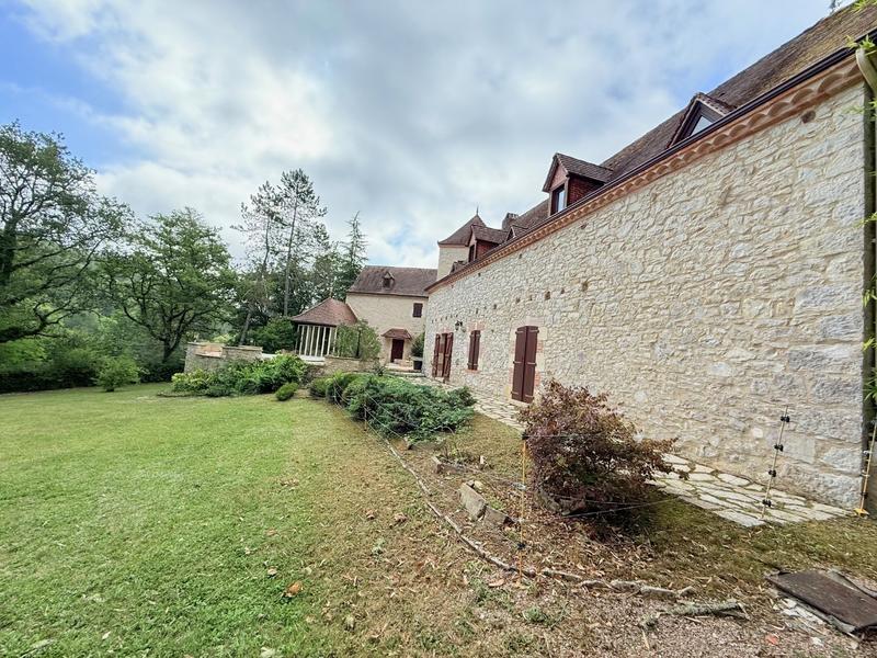Maison - 406 m² - 16 pièces