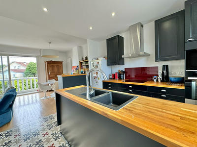 Maison - 210 m² - 8 pièces