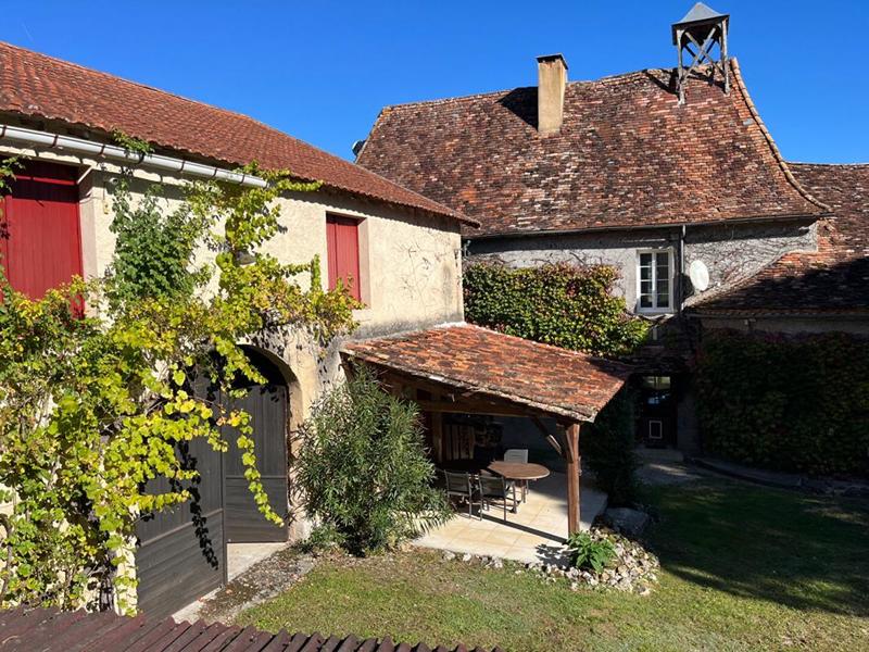 Maison - 660 m² - 25 pièces