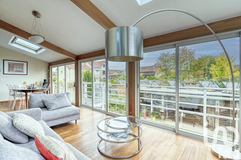 Maison - 218 m² - 9 pièces