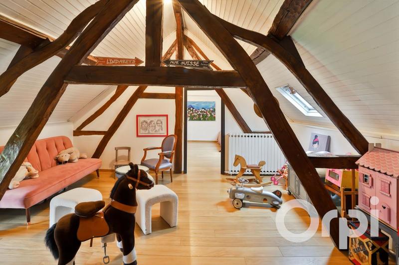 Maison - 275 m² - 10 pièces