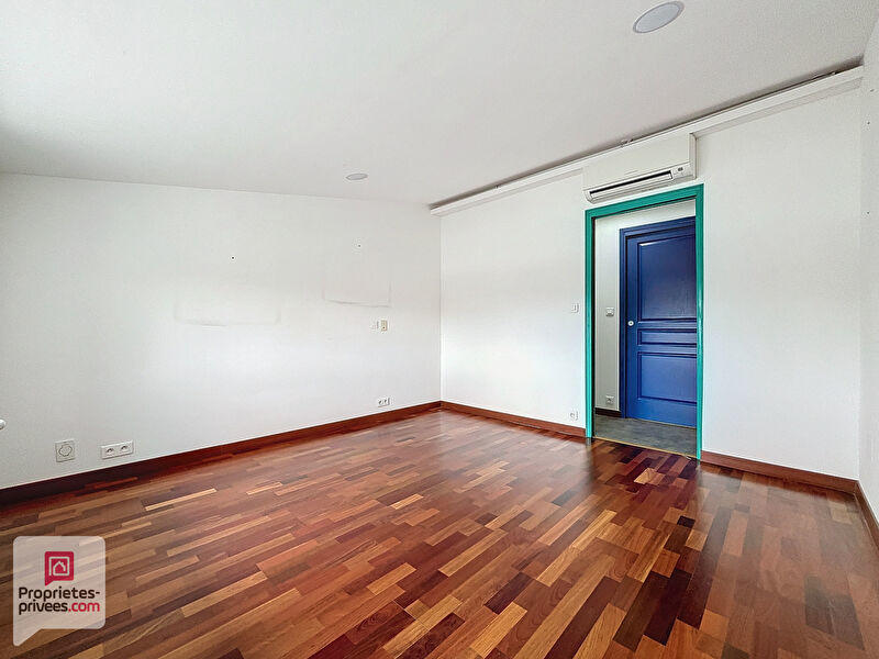 Appartement - 160 m² - 4 pièces