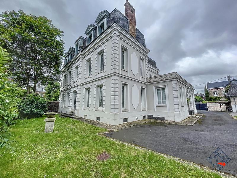 Duplex - 343 m² - 10 pièces