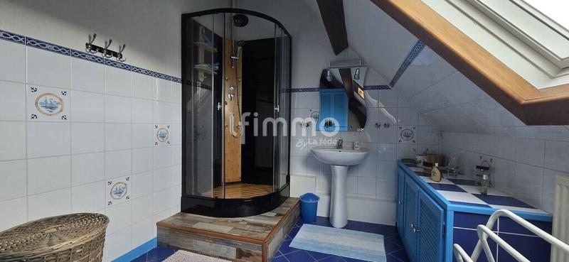 Maison - 217 m² - 9 pièces