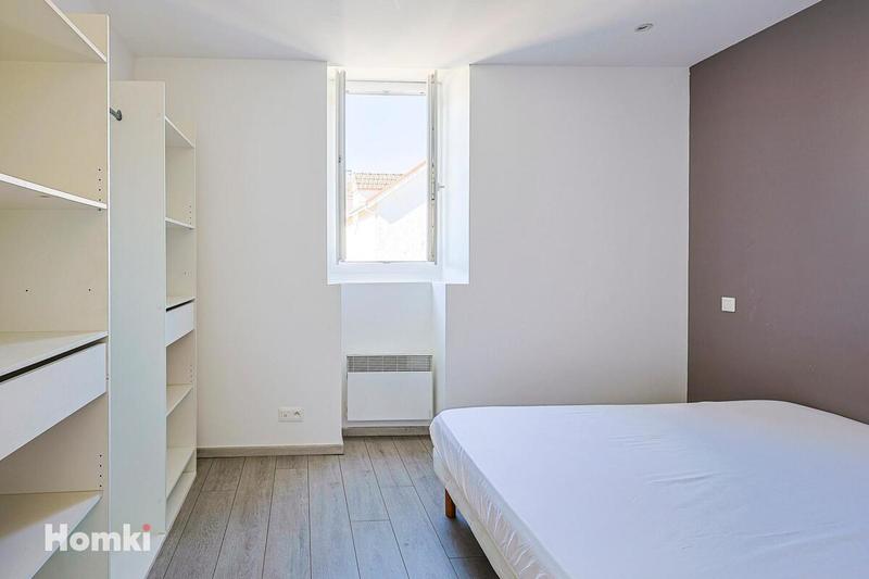 Immeuble - 122 m² - 9 pièces