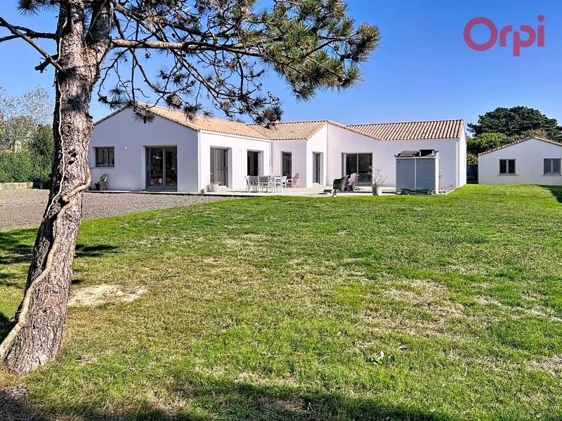 Maison - 230 m² - 6 pièces