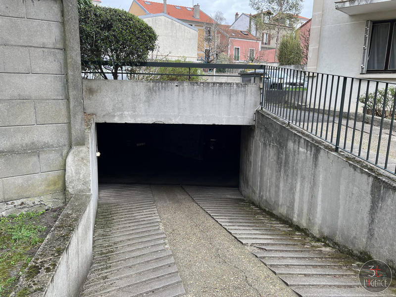 Parking / Garage - 10 m²