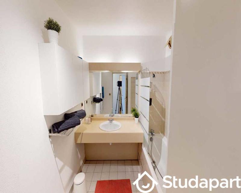 Chambre - 100 m² - 1 pièce