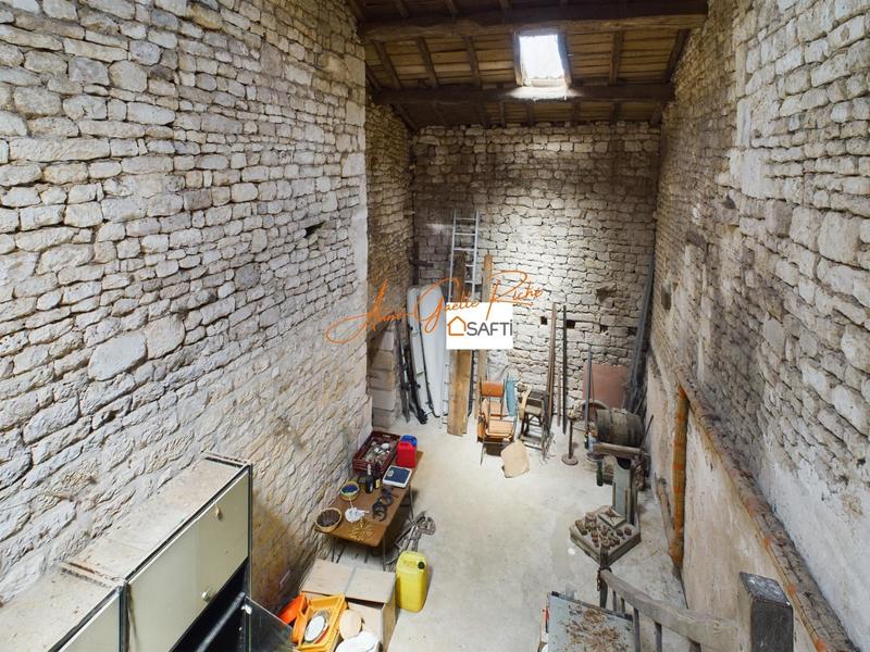 Maison - 94 m² - 12 pièces