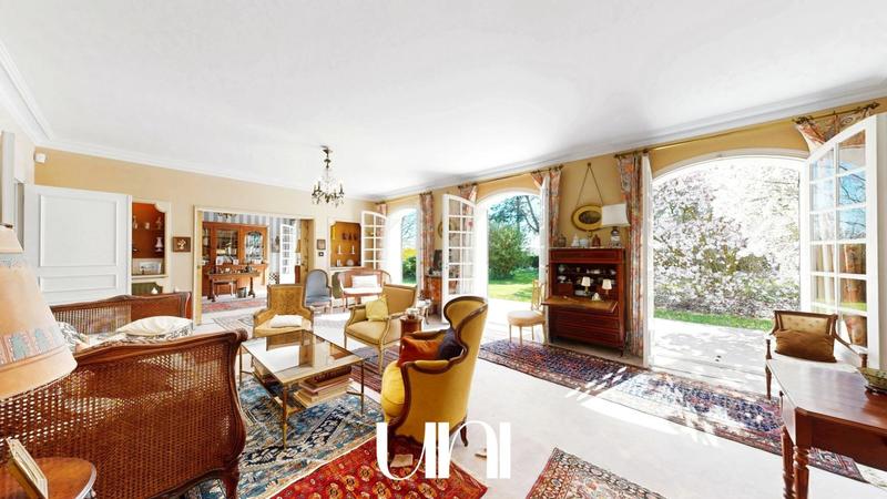 Maison - 318 m² - 8 pièces