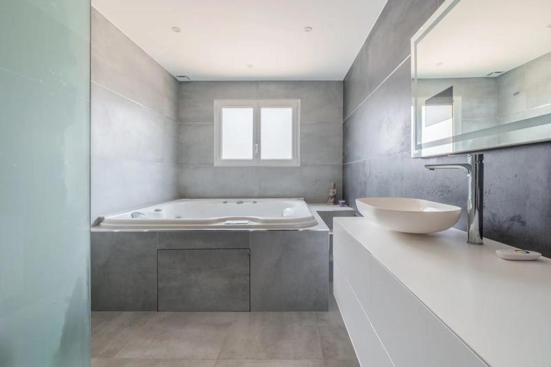 Maison - 238 m² - 8 pièces