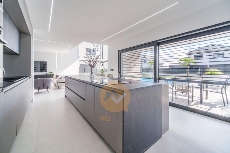 Maison contemporaine - 161 m² - 6 pièces
