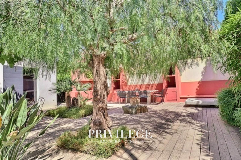 Villa - 315 m² - 6 pièces