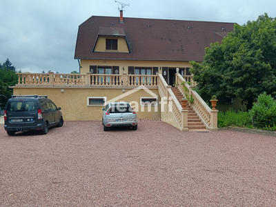 Maison - 310 m² - 10 pièces