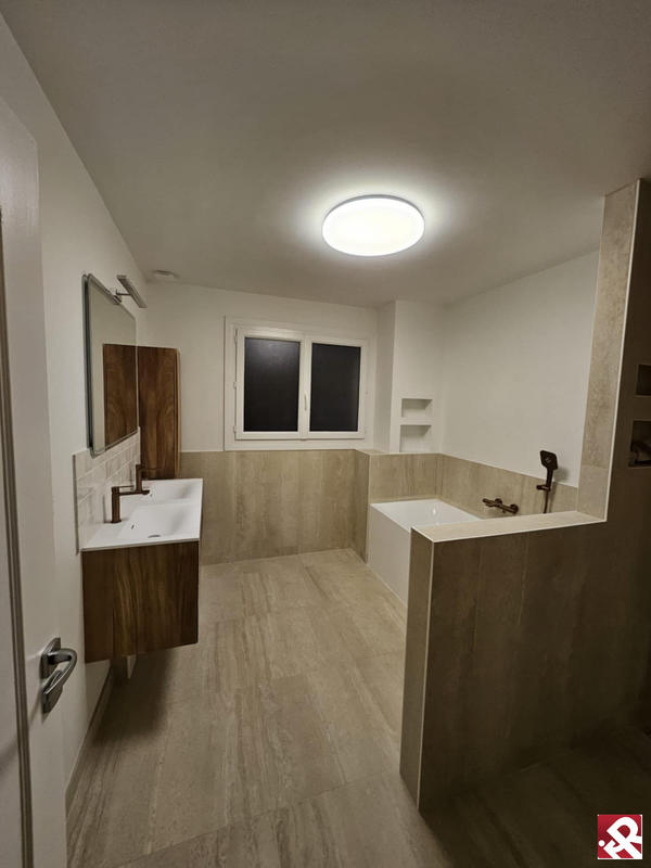 Maison - 320 m² - 7 pièces