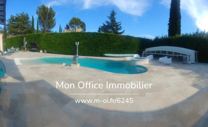 Maison - 233 m² - 7 pièces