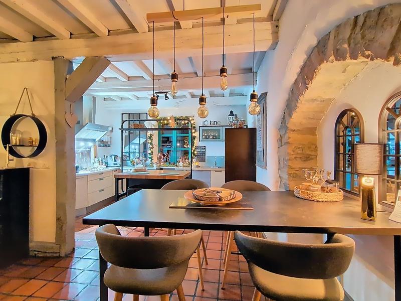 Maison - 240 m² - 6 pièces