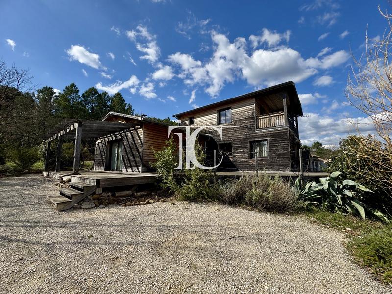 Maison de bois - 136 m² - 5 pièces