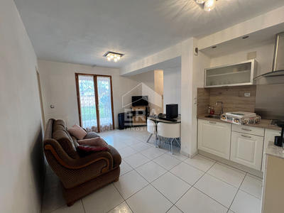 Maison - 235 m² - 8 pièces