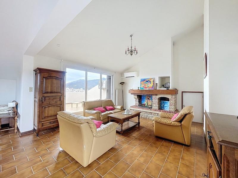 Appartement - 146 m² - 5 pièces