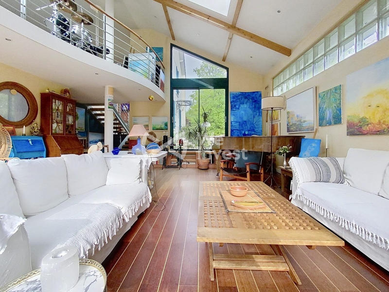 Maison - 247 m² - 11 pièces