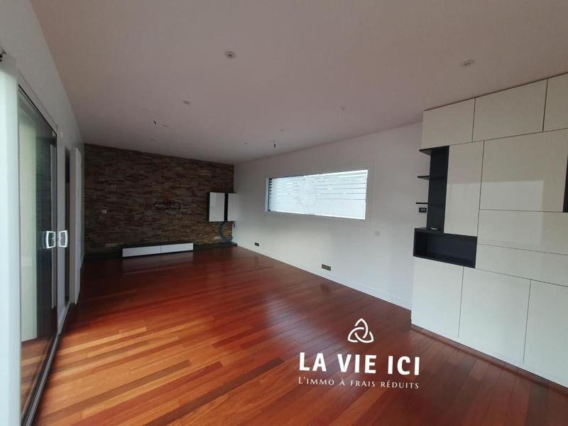 Villa - 220 m² - 9 pièces