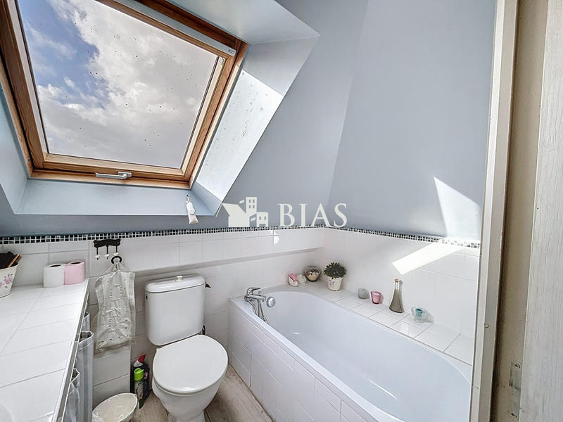 Maison - 300 m² - 7 pièces