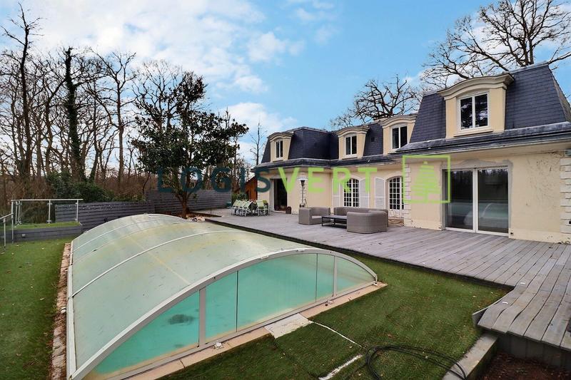 Maison - 236 m² - 8 pièces