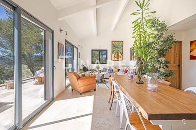 Maison - 215 m² - 6 pièces