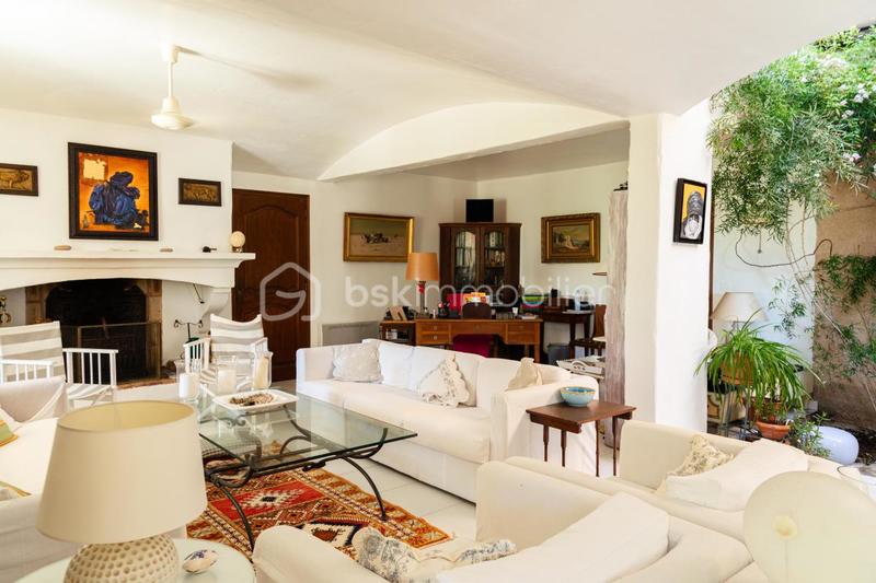 Propriété - 220 m² - 8 pièces