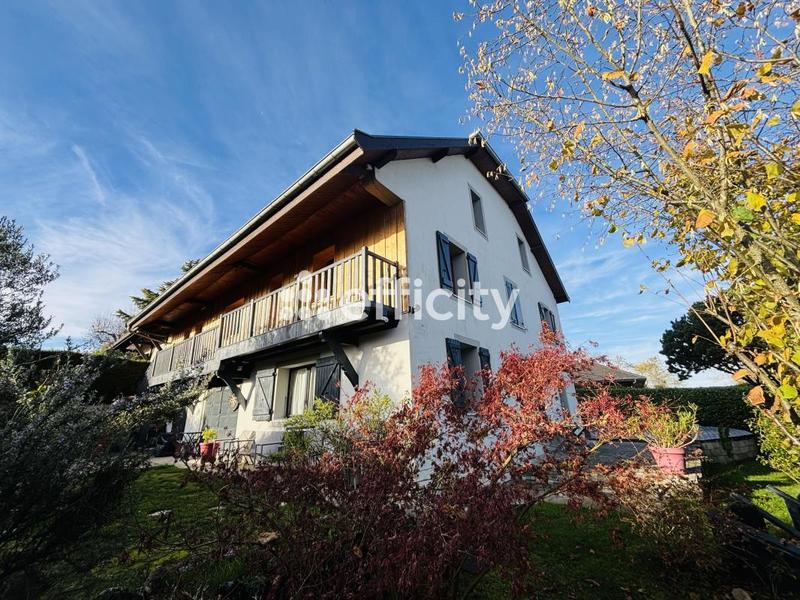 Maison - 228 m² - 9 pièces