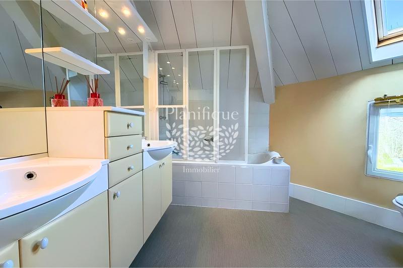 Maison - 306 m² - 7 pièces