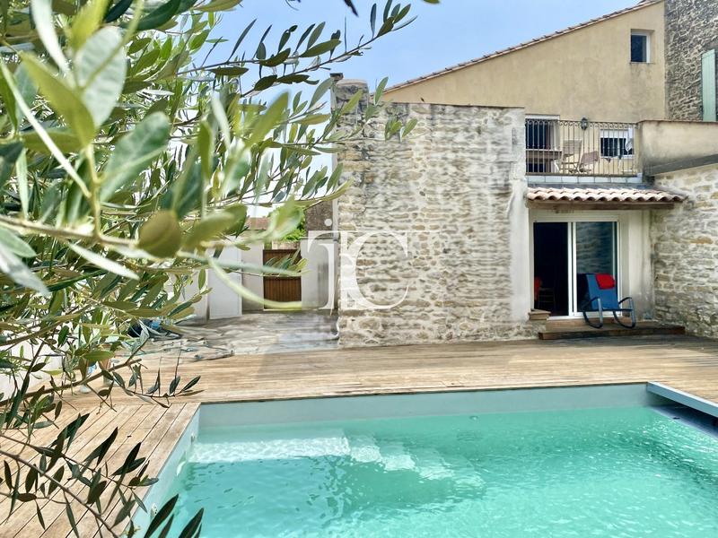 Maison - 272 m² - 8 pièces