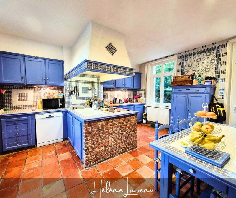 Propriété - 271 m² - 12 pièces