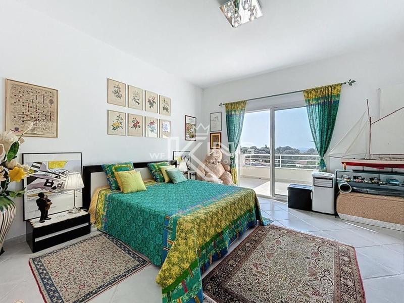 Villa - 250 m² - 6 pièces