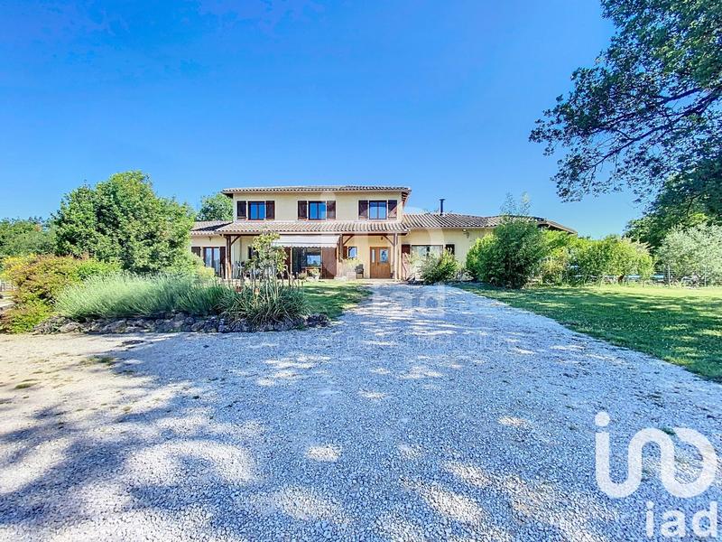 Maison - 242 m² - 9 pièces