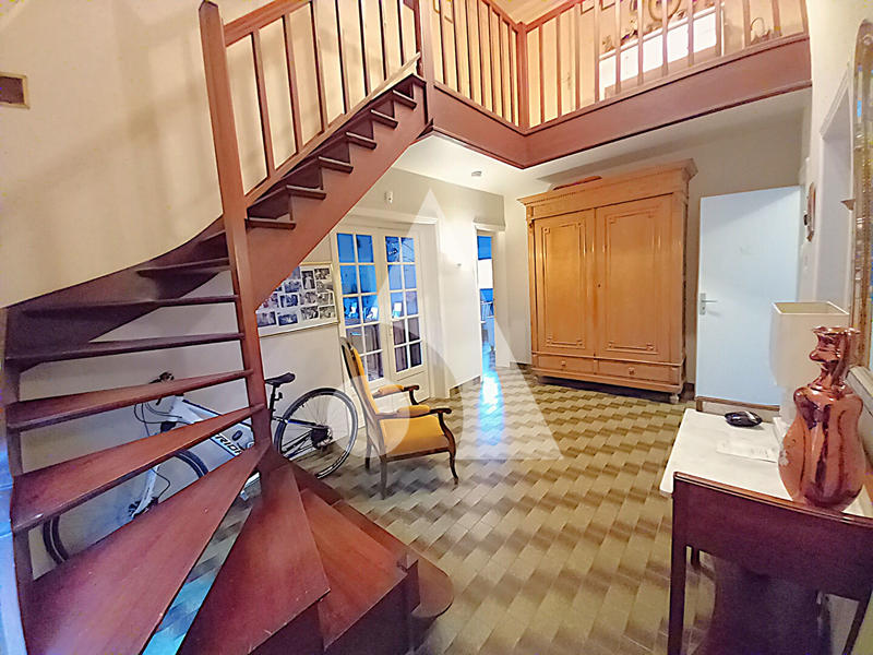 Maison - 258 m² - 11 pièces