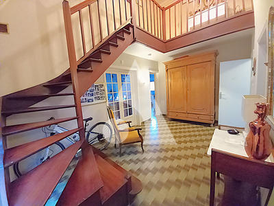 Maison - 258 m² - 11 pièces