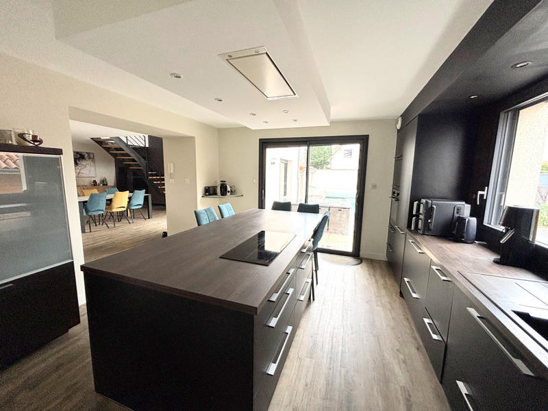 Maison - 207 m² - 7 pièces