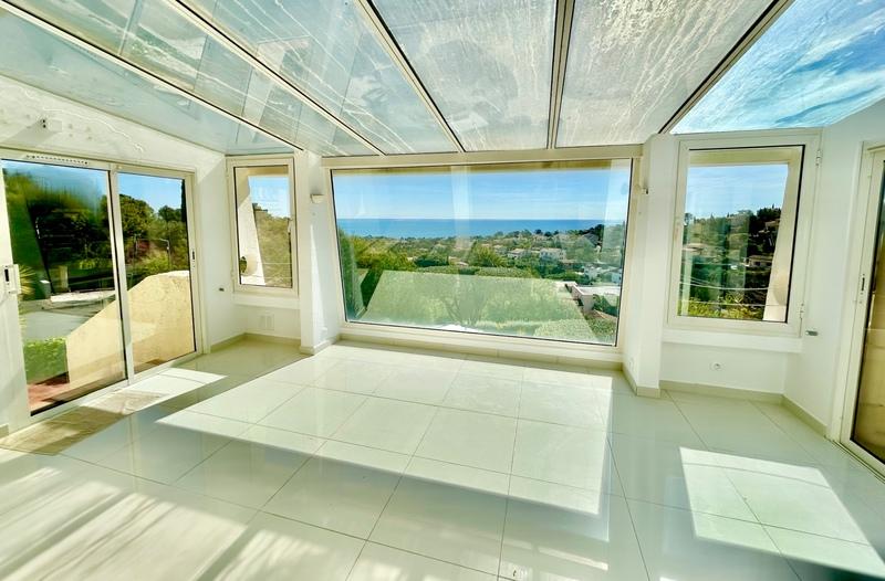 Maison - 240 m² - 8 pièces