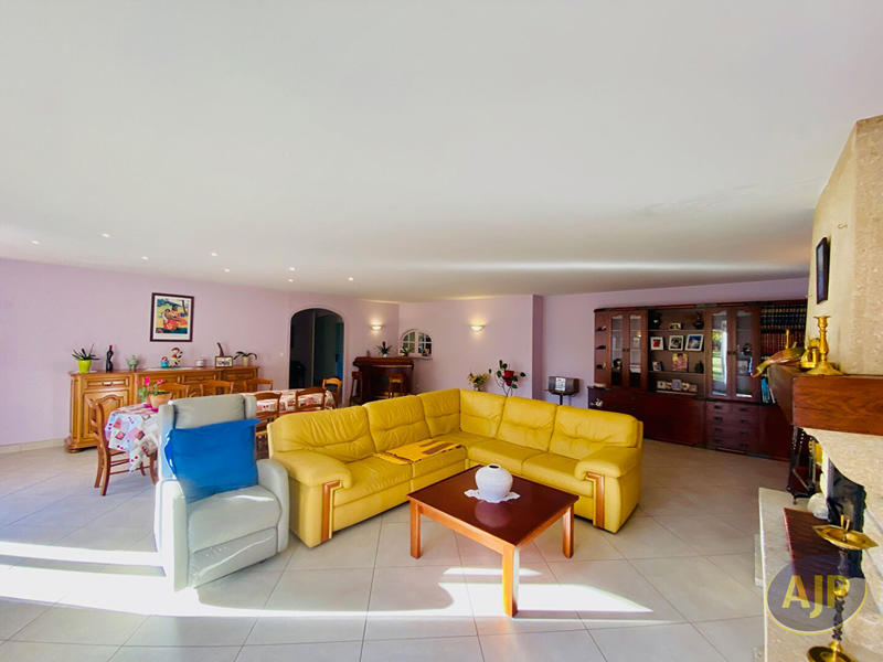 Maison - 209 m² - 8 pièces